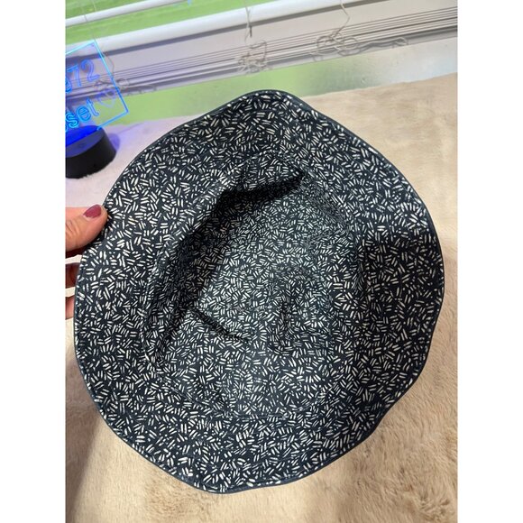 Lululemon Reversible Bucket Hat Blue & Patterned Design Lightweight Breathable - Picture 5 of 7